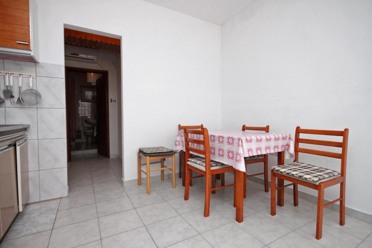 Apartment Metajna 6351A Buitenkant foto